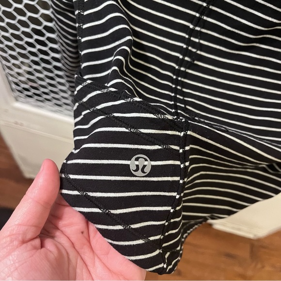 Lululemon Base Runner 1/2 Zip Parallel Stripe Black White / Black Jacket Size 8 - Picture 7 of 8